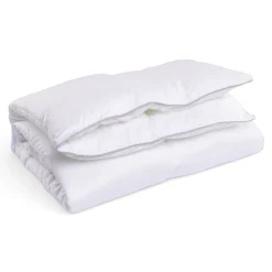 Baby helårsdyne - Bambusdyne - Ekstra blød bambus og dunfiber - Allergivenlig - 70x100 cm - Nordstrand Home