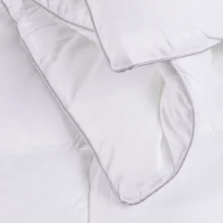 Baby helårsdyne - Bambusdyne - Ekstra blød bambus og dunfiber - Allergivenlig - 70x100 cm - Nordstrand Home