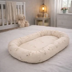 Babynest - 86x46x14,5 cm - Sandfarvet med kaniner