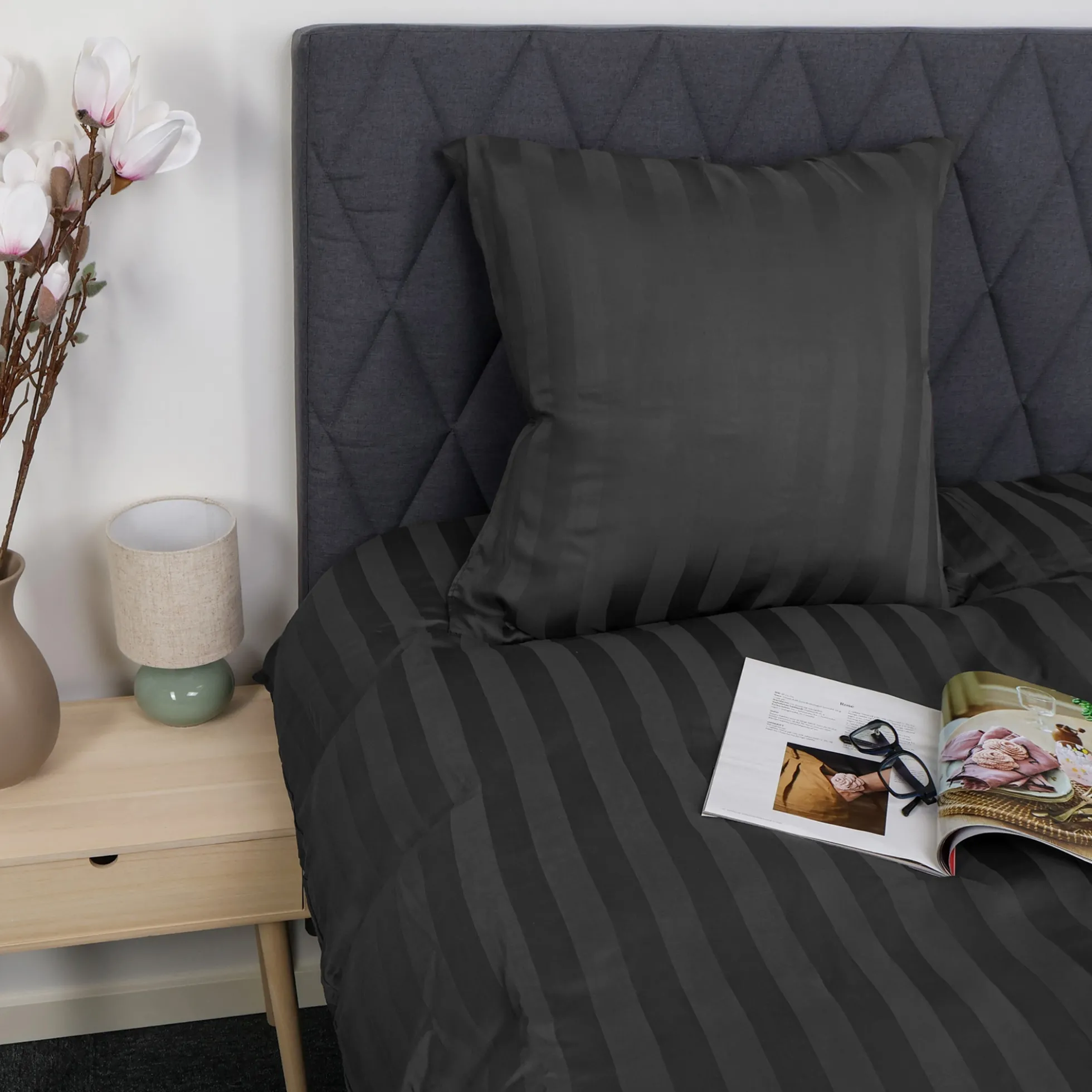 Bambus sengetøj 140x220 cm - 100% bambus - Grå jacquardvævet striber