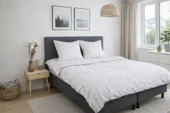 Bambus sengetøj 140x220 cm - 100% bambus - Hvide jacquardvævet striber