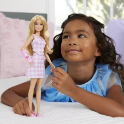 Barbie Fashionista blond dukke - Lyserøde tern og arm i gips - 30 cm