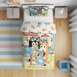 Bluey sengetøj - 100% bomuld - Børnesengetøj 140x200 cm - Bluey og familien - Hvid bagside