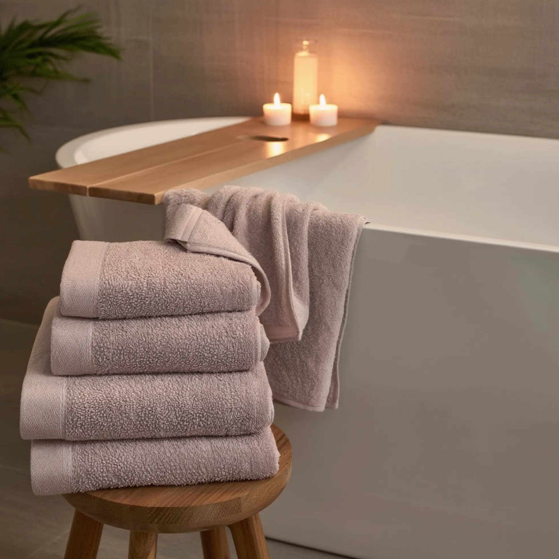 Bomulds håndklæde - 100% bomuld - Badehåndklæde 70x140 cm - Valmue - Rosa