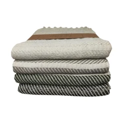 Bomulds plaid - 100% recycled bomuld - 130x180 cm - Hvid med grøn mønster