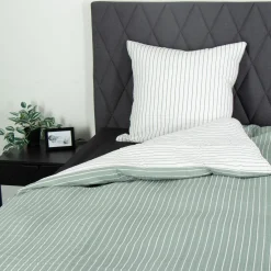 Dobbelt sengetøj 200x220 cm - Bæk og Bølge - 100% Bomulds krep - Vendbart med grønne striber