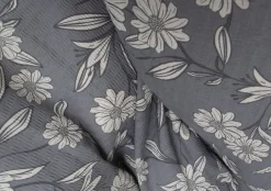 Dobbelt sengetøj 200x220 cm - Bæk og Bølge - 100% Bomulds krep - Gråt blomster print