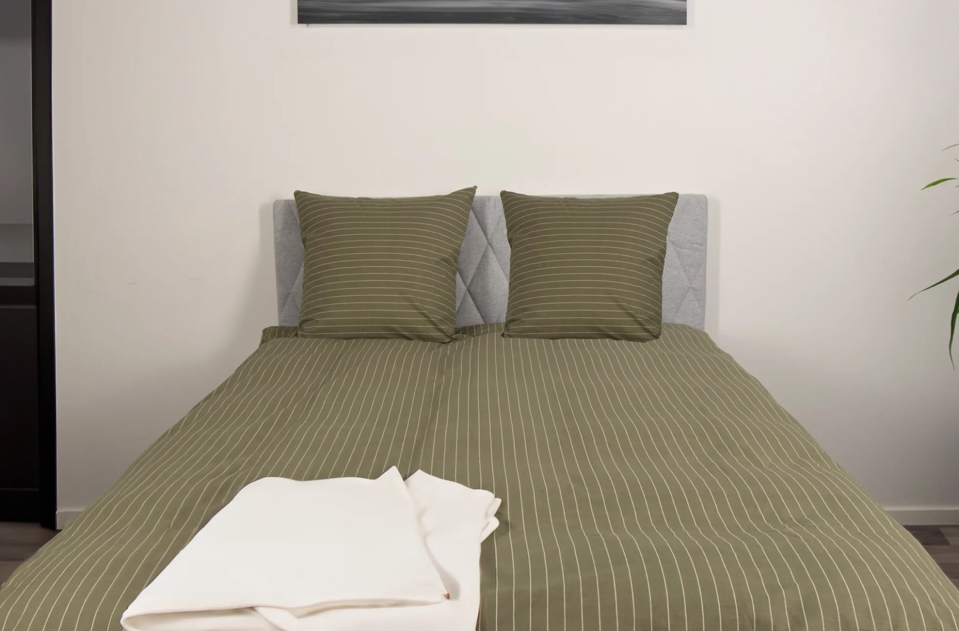 Dobbelt sengetøj 200x220 cm - 100% bomuld - Grøn med sandfarvet striber