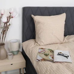 Dobbelt sengetøj 240x220 cm - 100% bomuld - Sandfarvet med brune tern