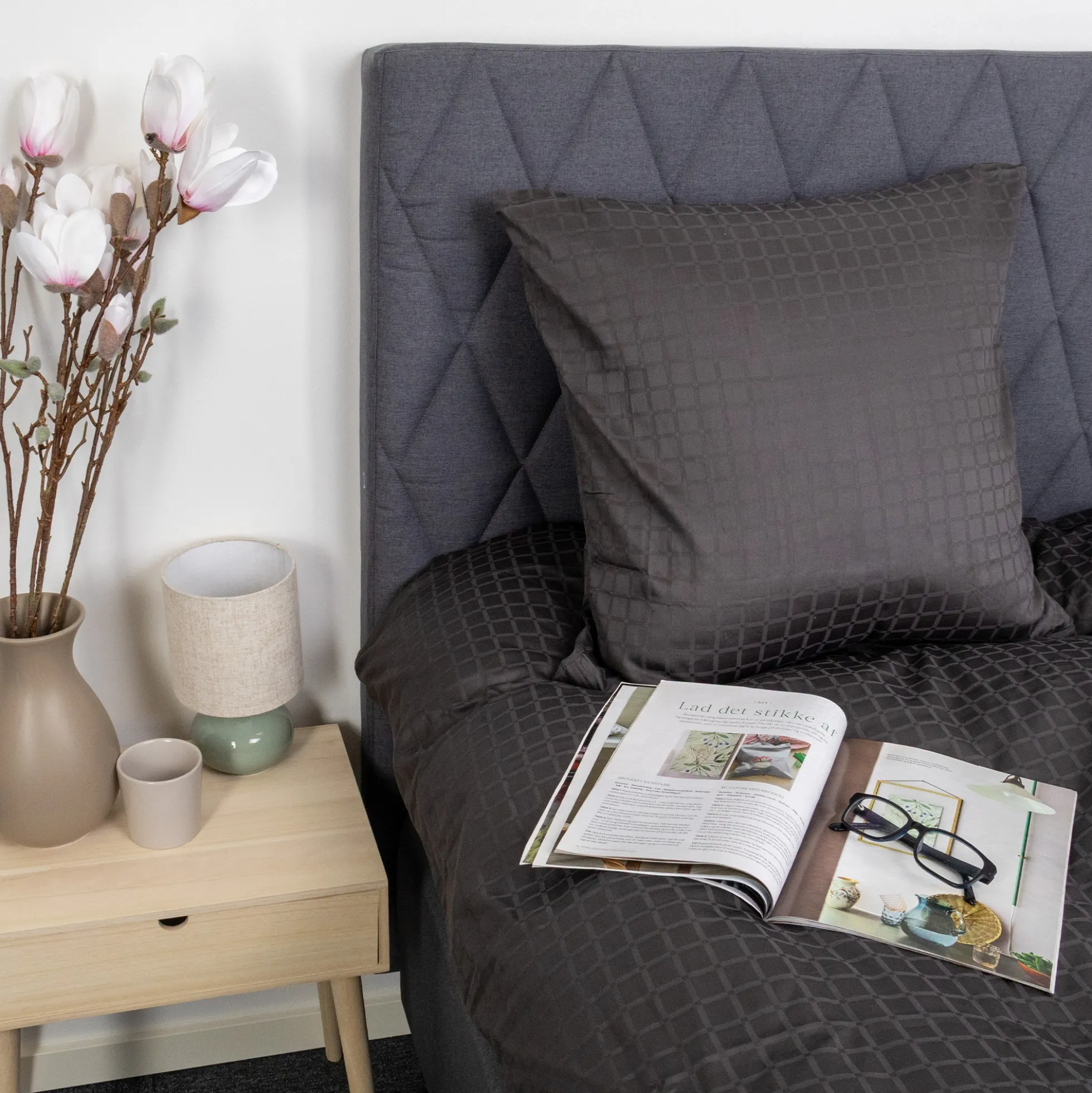 Dobbelt sengetøj 240x220 cm - 100% bomuldssatin - Mørkegrå jacquardvævet - Ensfarvet