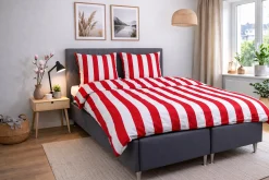 Dobbelt sengetøj 240x220 cm - 100% bomuldssatin - Nordic Stripe - Brede røde striber