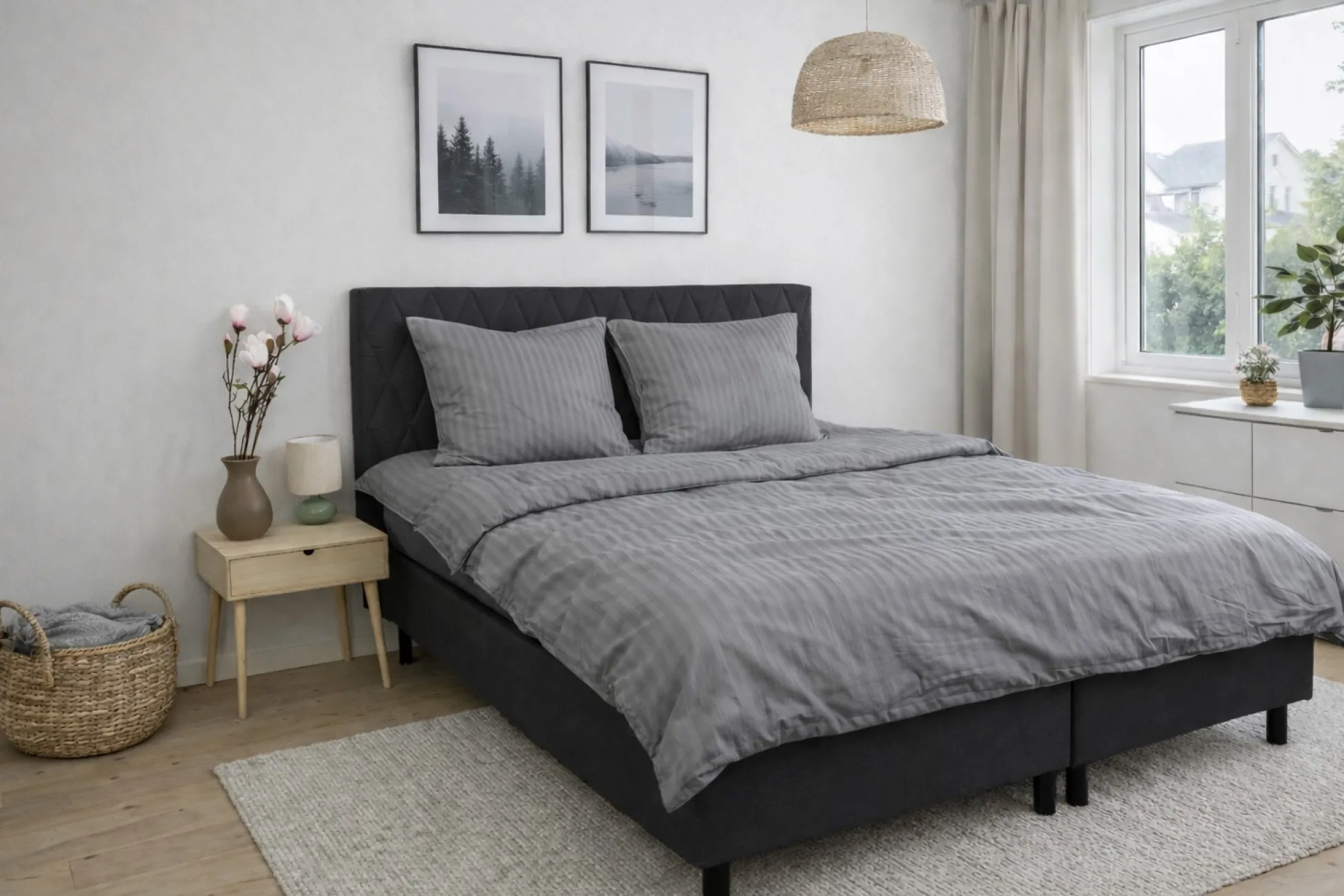 Dobbelt sengetøj 240x220 cm - 100% bomuldssatin - Klassisk lysegrå striber