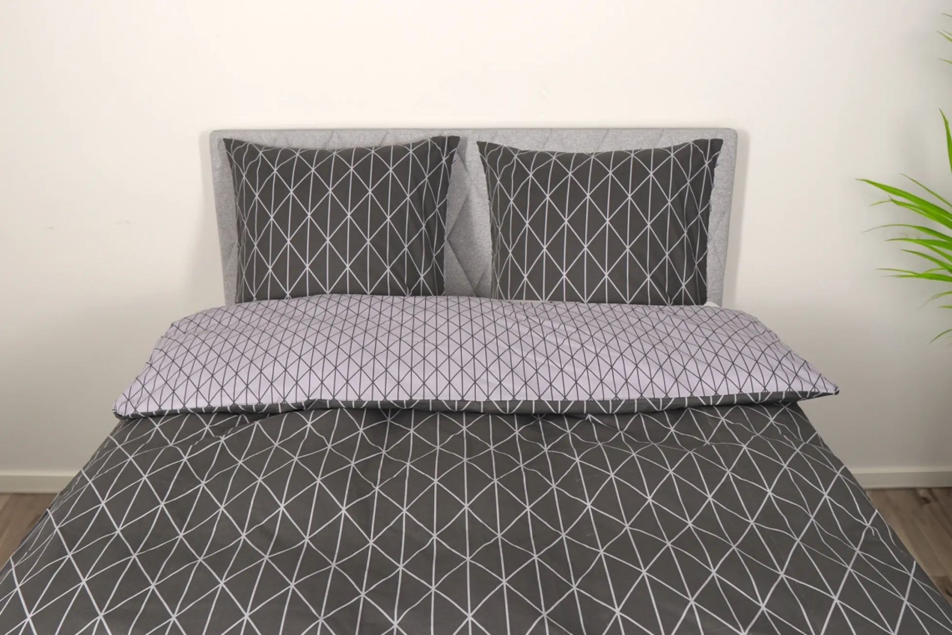 Dobbelt sengetøj 240x220 cm - 100% Bomuld - Vendbart med gråt harlequin design