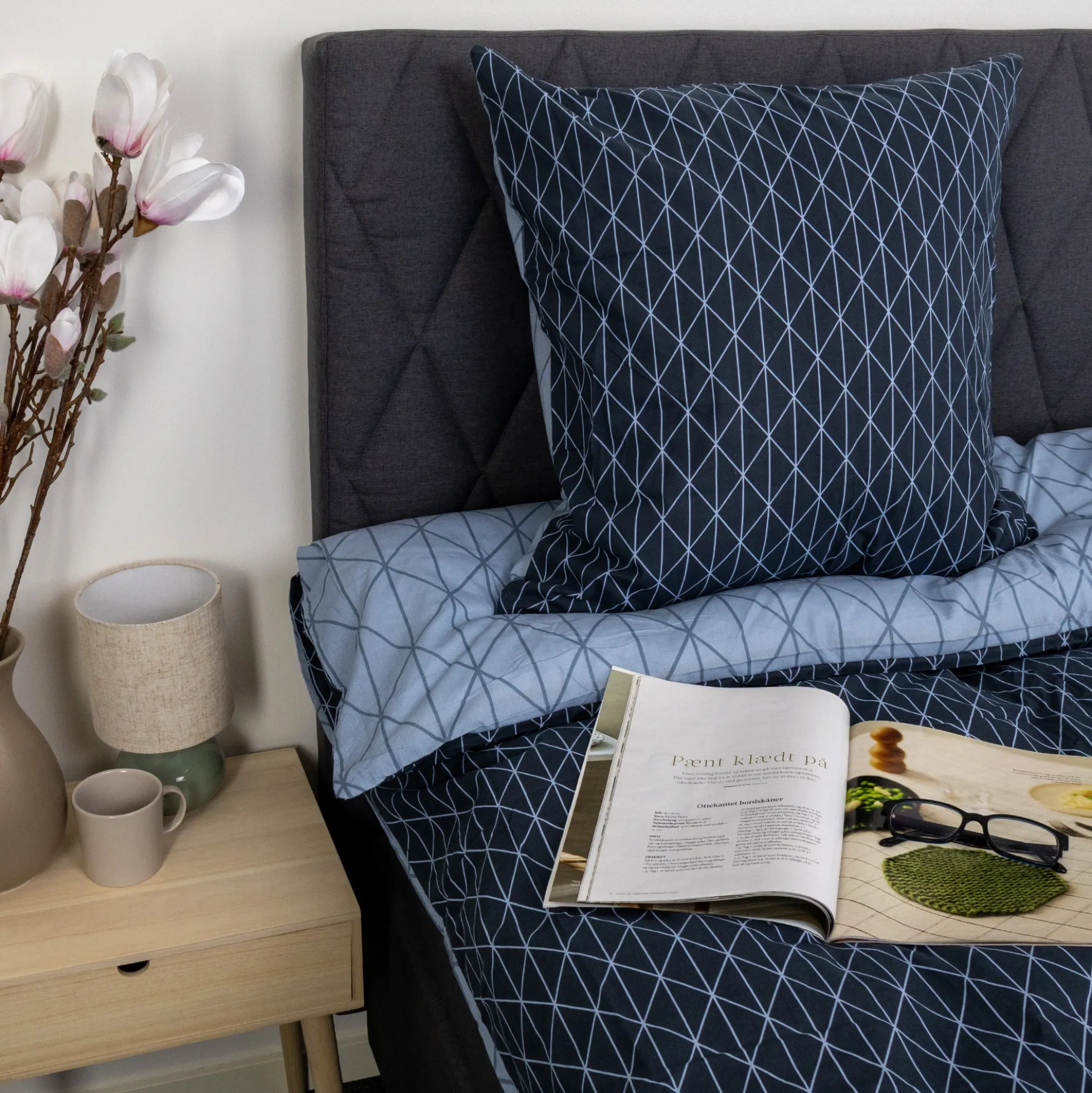 Dobbelt sengetøj 240x220 cm - 100% Bomuld - Vendbart med blåt harlequin design