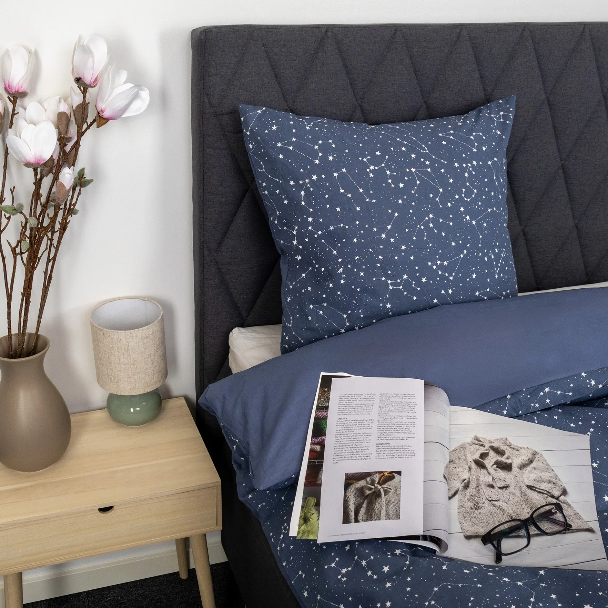 Dobbelt sengetøj 240x220 cm - 100% Bomuld - Zodiac blue - Vendbart med stjerner