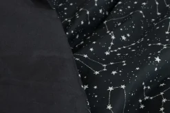 Dobbelt sengetøj 240x220 cm - 100% Bomuld - Zodiac black - Vendbart med stjerner