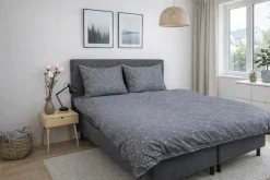 Dobbelt sengetøj 200x200 cm - 100% Bomuld - Zodiac grey - Vendbart med stjerner