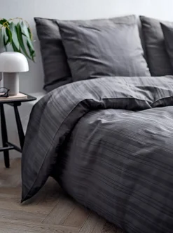 Dobbelt sengetøj 200x220 cm - 100% Damaskvævet bomuldssatin - Södahl Noble - Antracitgrå