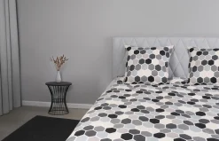 Dobbelt sengetøj 240x220 cm - Microfiber - Cube print