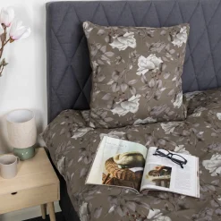 Dobbelt sengetøj 240x220 cm - Satin - Brunt vendbart blomster design