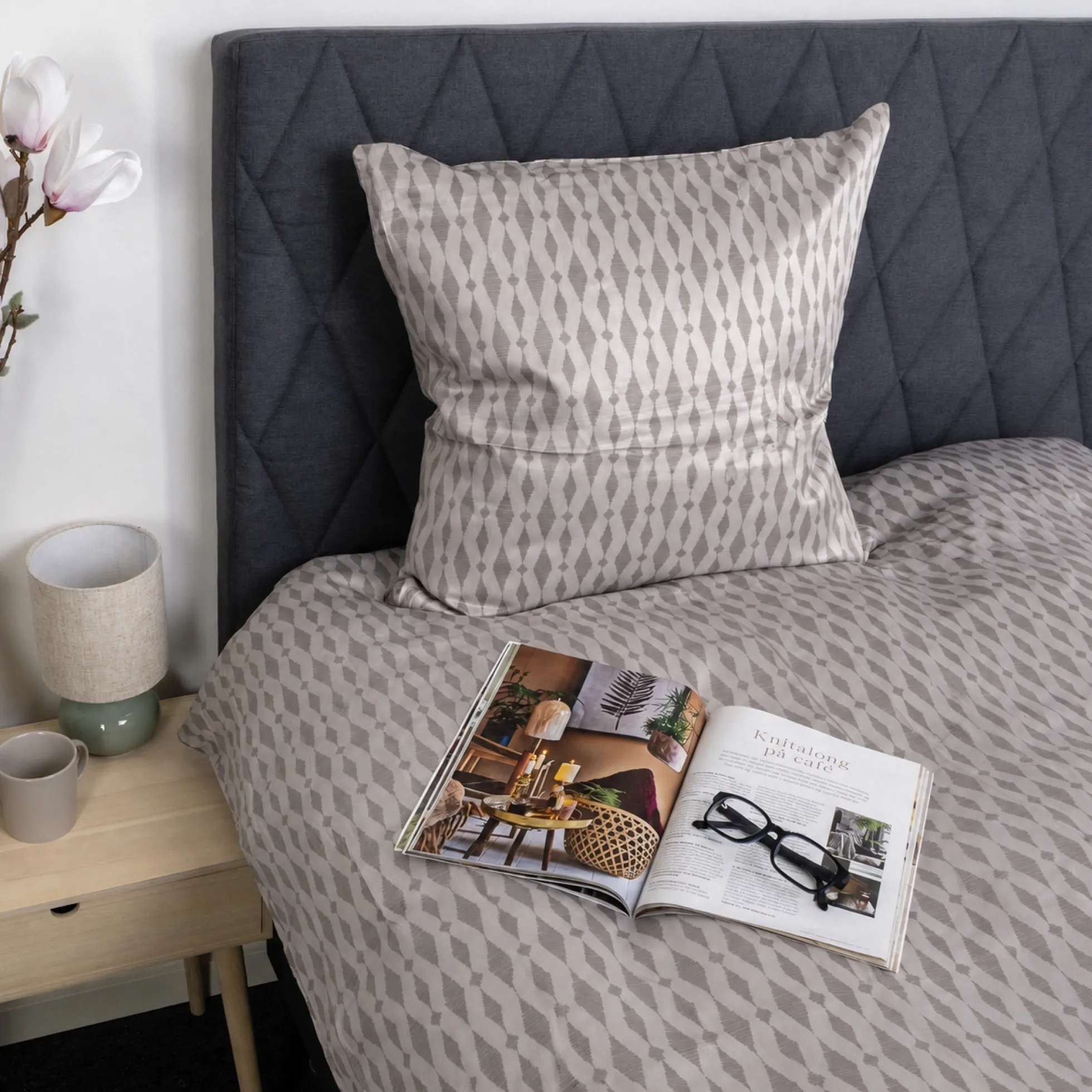 Dobbelt sengetøj 200x220 cm - Satin - Sandfarvet mønster design