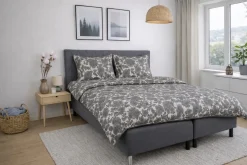 Dobbelt sengetøj 200x220 cm - Satin - Sandfarvet blomstret design