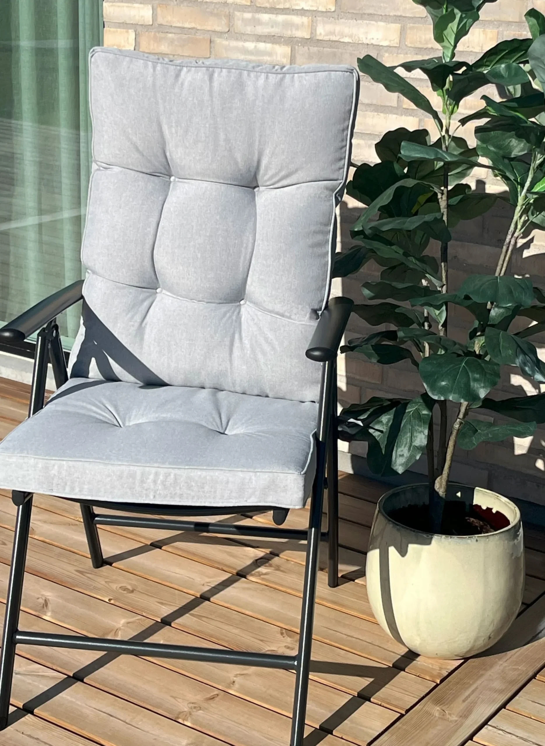 Eksklusiv havehynder til positionsstol 4 stk. - Ekstra bløde 7 cm tykke luksus havehynder til høj stoleryg - Moderne button design grå stolehynder - UV beskyttet Nordstrand Home hynder