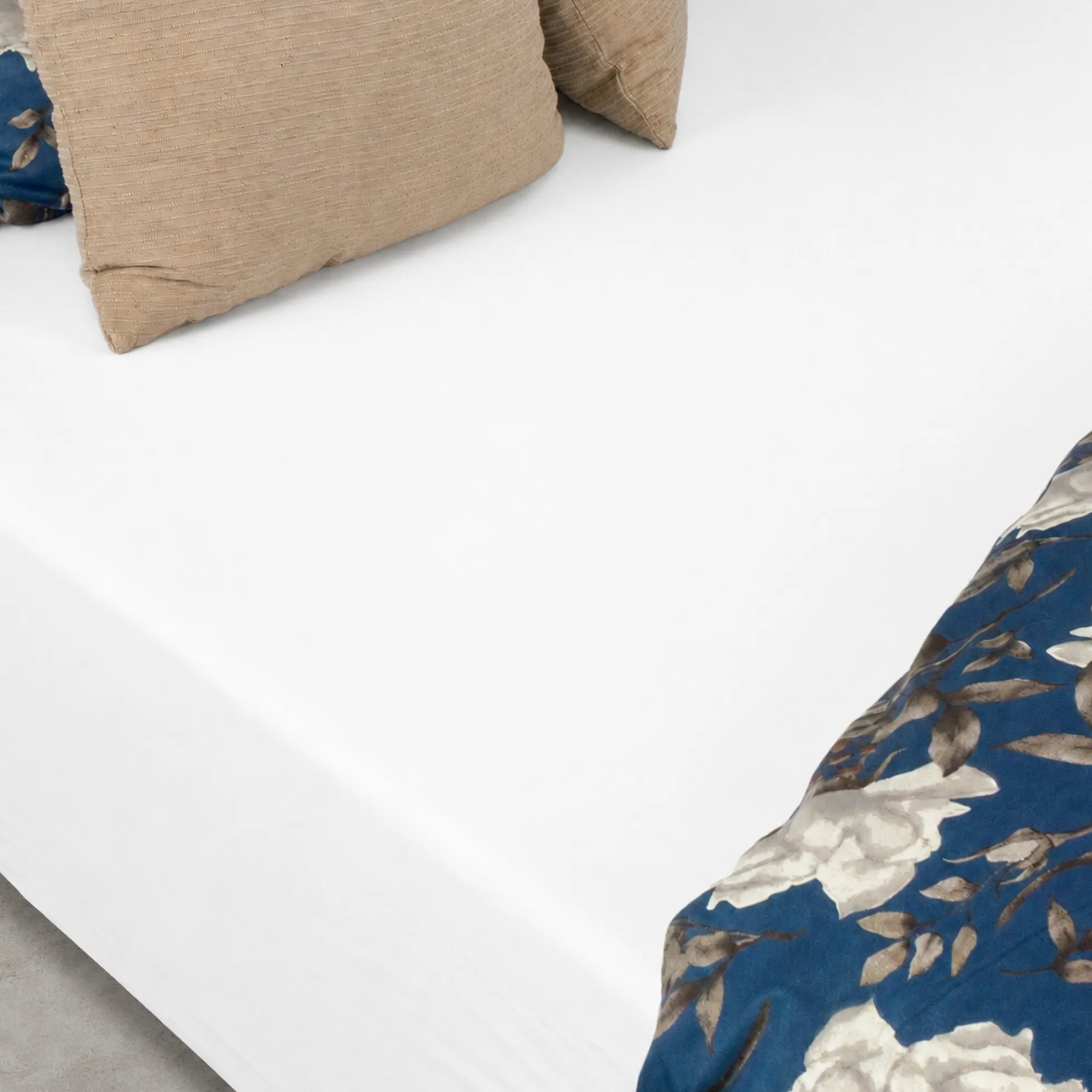 Faconlagen 140x200 cm - 100% blødt bomulds lagen - Hvidt boxlagen til madras by Nordstrand Home