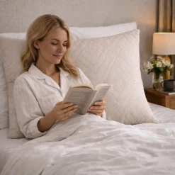 Gavlpude - 80x80 cm - 2 sidet - Sandfarvet og hvid - Stor pyntepude til sengen