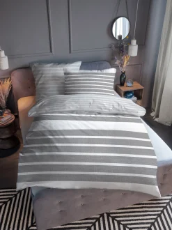 Grå stribet sengetøj 150x210 cm - Blødt bomuldssatin - Grå og hvidt sengesæt - Vendbart design - Tom Tailor