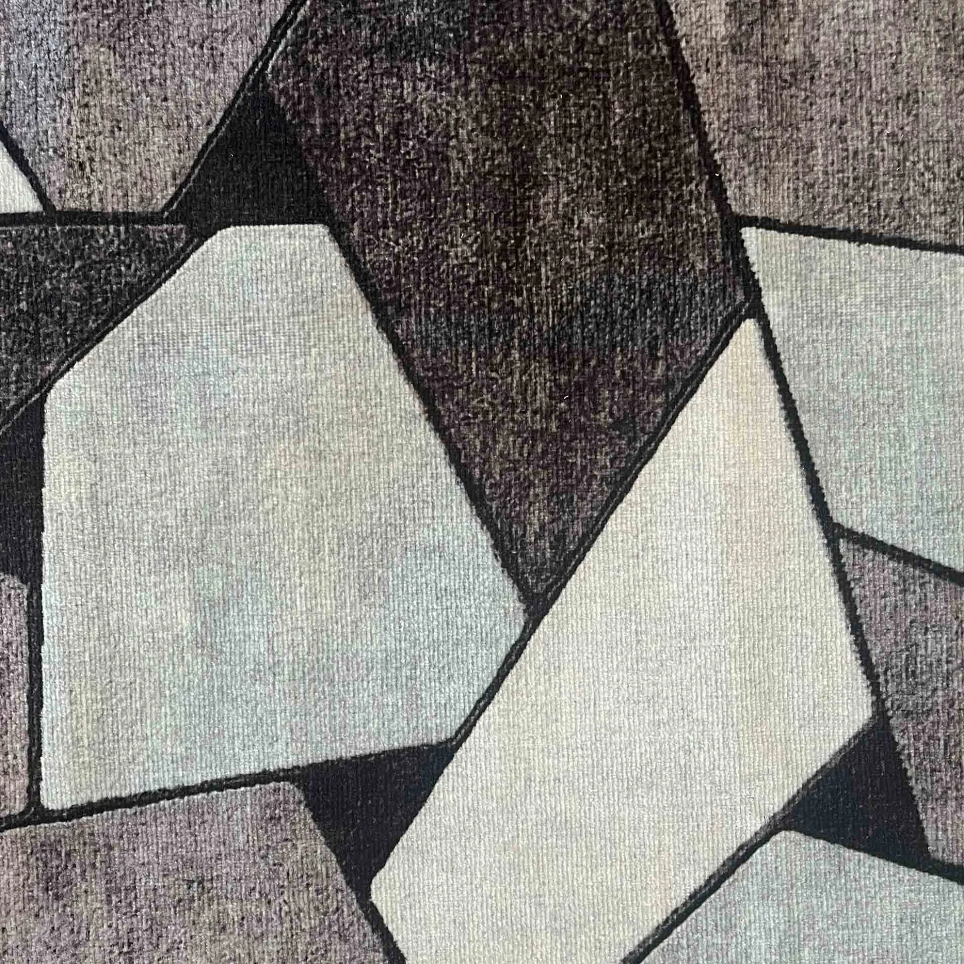 Gulvtæppe 160x230 cm - Løs tæppe med skridsikker bagside - Grafisk design med sorte og grå nuancer - Blødt gulvtæppe fra Nordstrand Home Lea