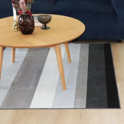Gulvtæppe - 140x200 cm - Stribet tæppe med skridsikker bagside - Løs tæppe fra Nordstrand Home Rosa