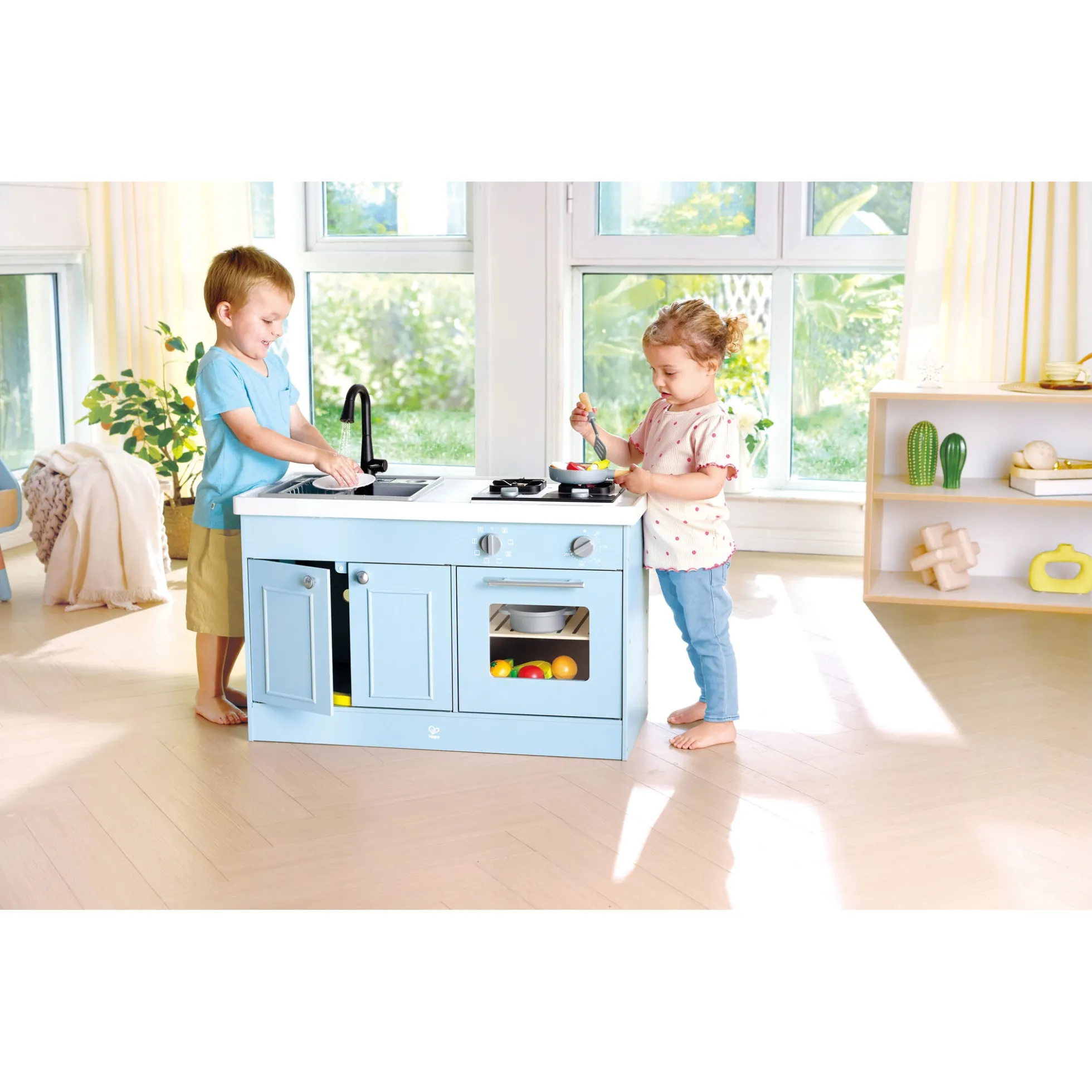 Hape Deluxe legekøkken - legekøkken med rindende vand, lys og lyd - 85x50x80 cm