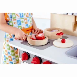 Hape hvidt gourmet legekøkken i træ med ovn, vask og klikknapper - 55x32x70,5 cm