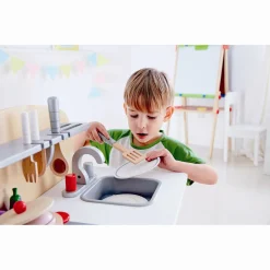 Hape hvidt gourmet legekøkken i træ med ovn, vask og klikknapper - 55x32x70,5 cm