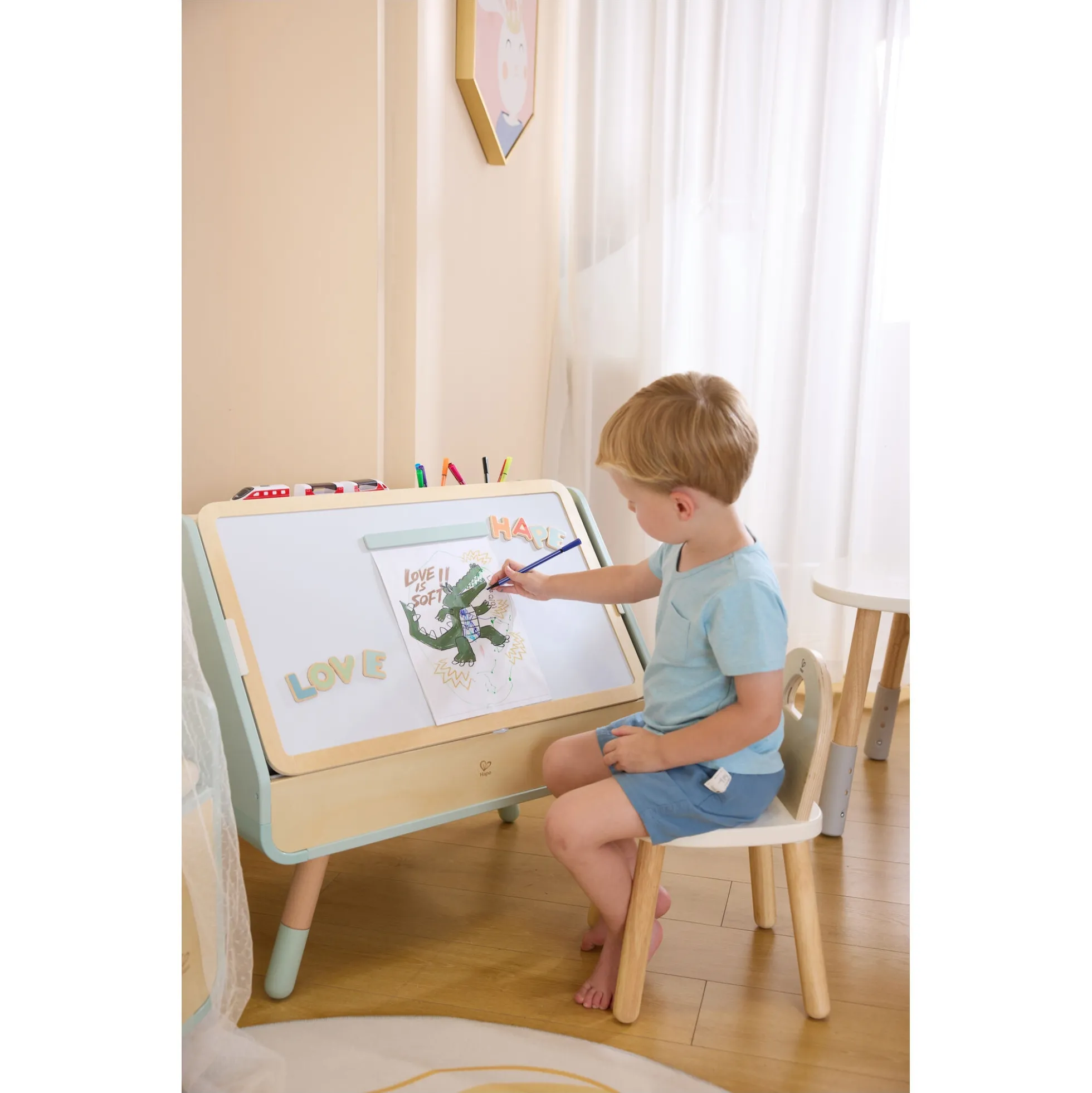 Hape læs og tegn bogreol - 2-i-1 børnebogreol med tegnetavle - 70x63,1x39 cm