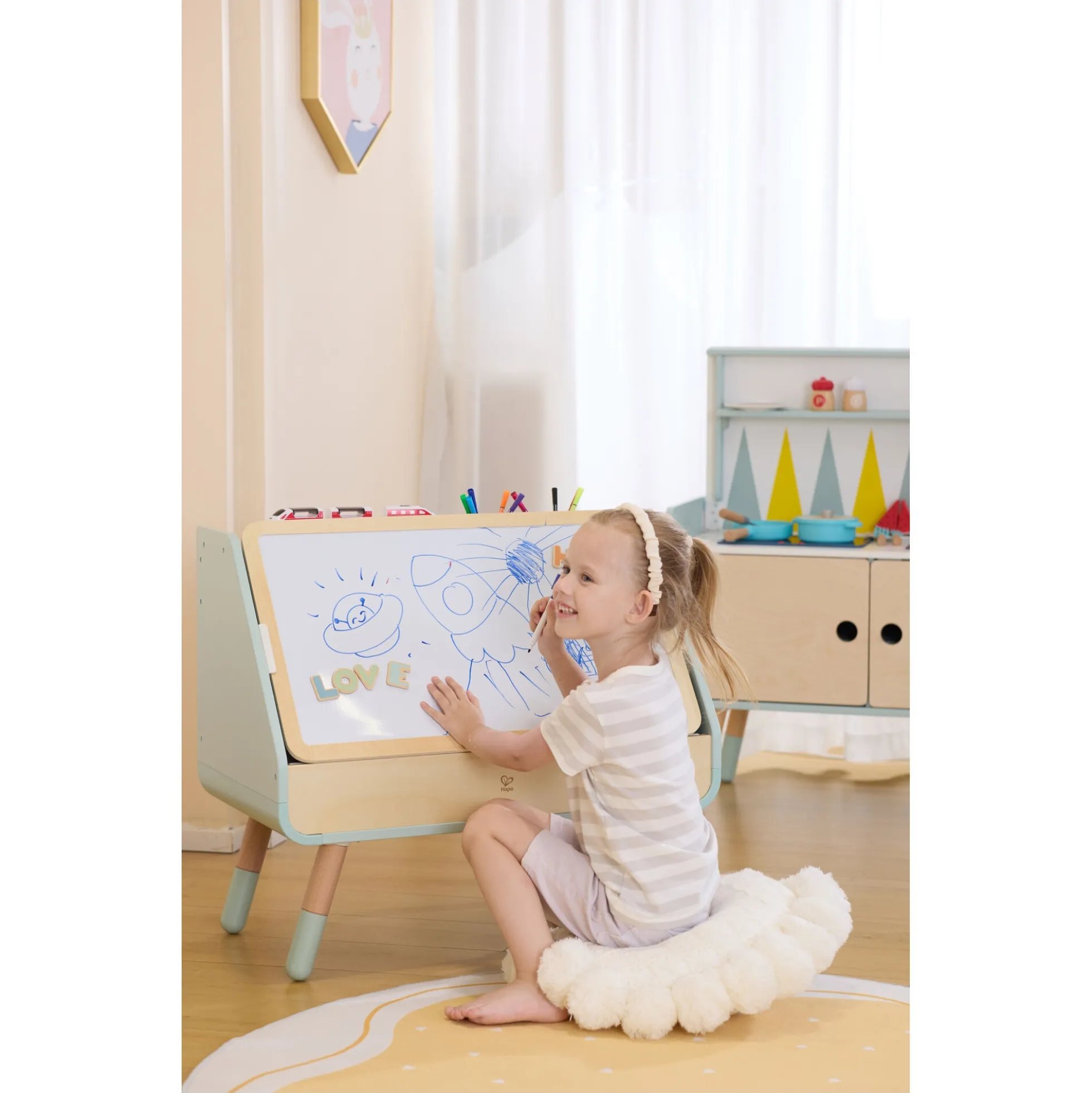 Hape læs og tegn bogreol - 2-i-1 børnebogreol med tegnetavle - 70x63,1x39 cm