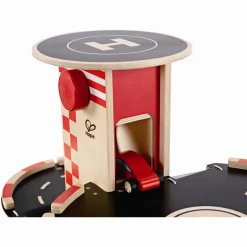 Hape Park & Go parkeringshus i træ med lift, biler og helikopter - 37,4x30x30 cm