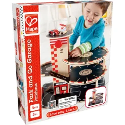 Hape Park & Go parkeringshus i træ med lift, biler og helikopter - 37,4x30x30 cm