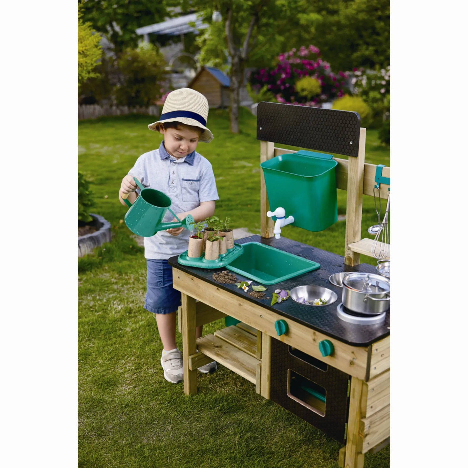 Hape udendørs legekøkken - mudderkøkken med vandtank, tavle og tilbehør -77x46x99