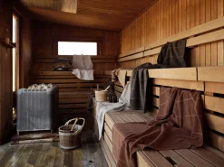 Håndklæde - 100% bomuld - Badehåndklæde 70x140 cm - Zone Denmark Sauna - Stribet Grey