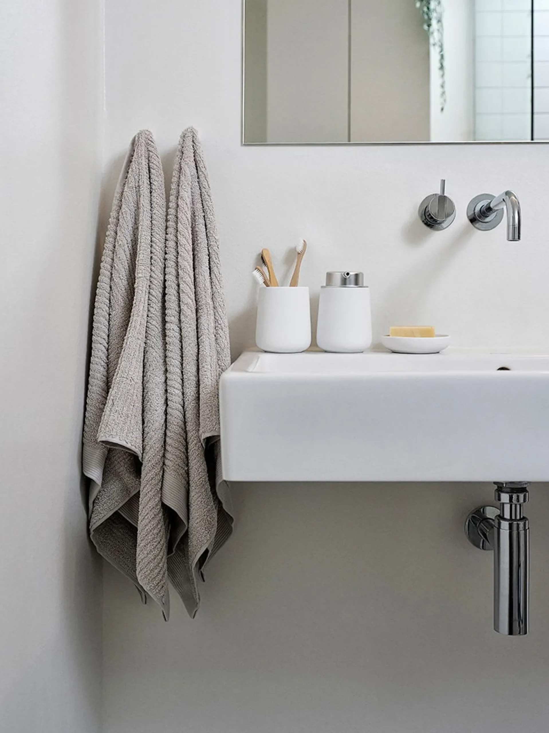 Håndklæde - 100% bomuld - Badehåndklæde 70x140 cm - Zone Denmark Classic - Soft Grey