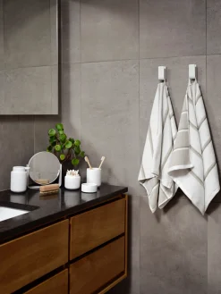 Håndklæde - 100% bomuld - 50x100 cm - Zone Denmark Sauna - Stribet White