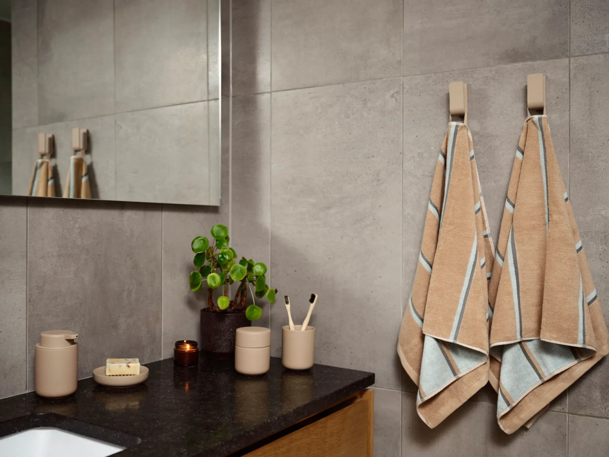 Håndklæde - 100% bomuld - 50x100 cm - Zone Denmark Sauna - Stribet Camel