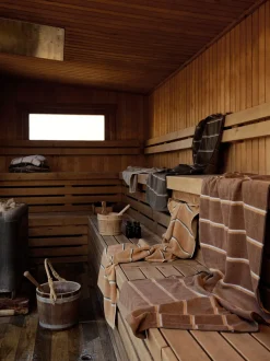 Håndklæde - 100% bomuld - 50x100 cm - Zone Denmark Sauna - Stribet Black