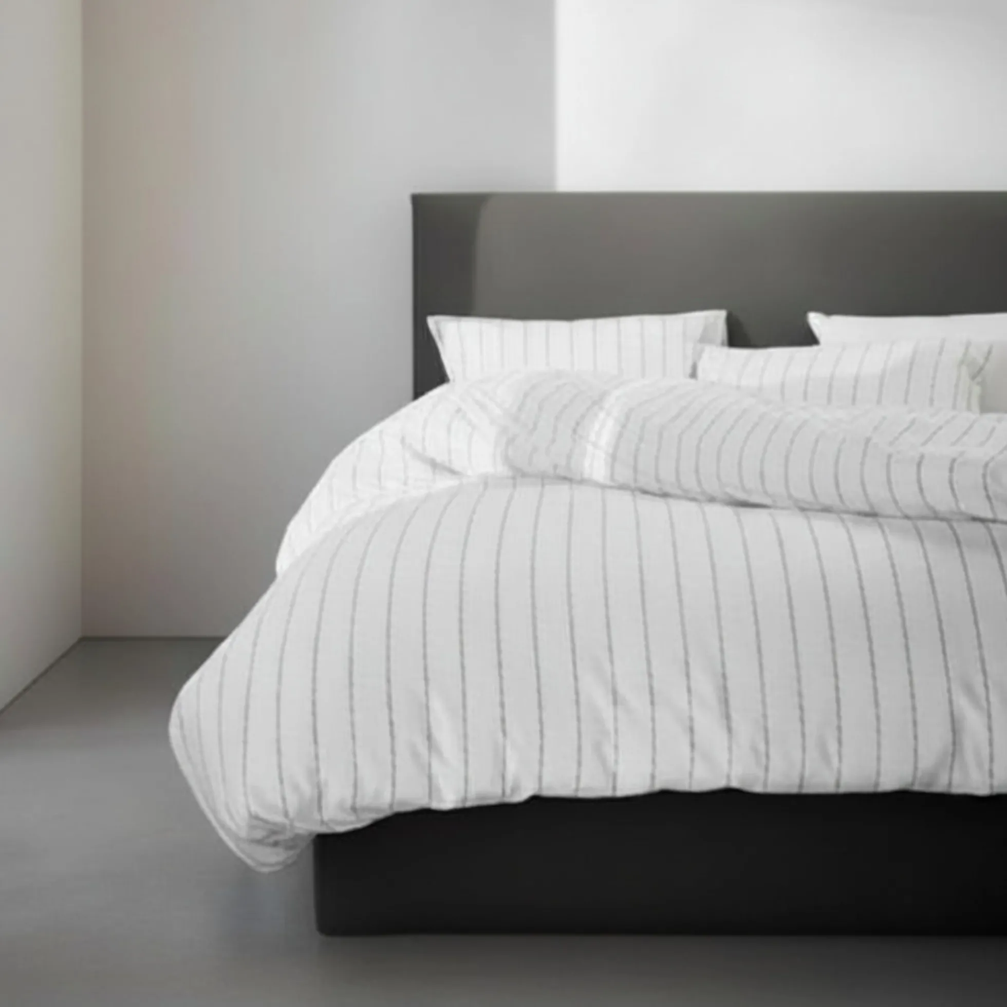 Hvidt sengetøj 140x220 cm - Jora White - Stribet sengetøj - 100% Bomuldssatin - Marc O'Polo