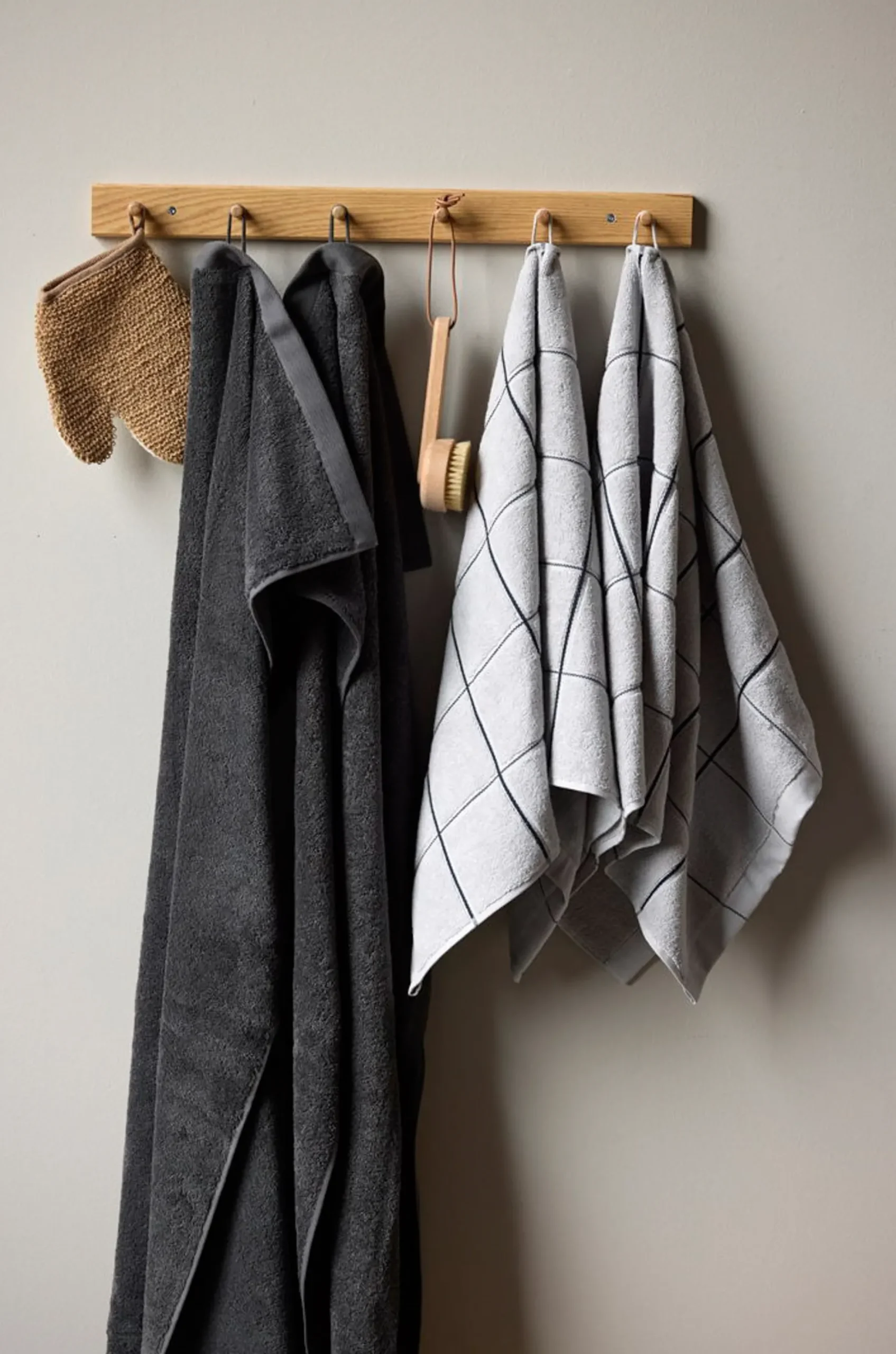 Økologisk håndklæde - 100% økologisk bomuld - Badehåndklæde grå70x140 cm - Södahl Organic Comfort - Ash