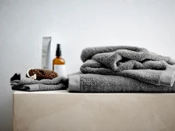 Økologisk håndklæde - 100% økologisk bomuld - Badehåndklæde grå 70x140 cm - Södahl Organic Comfort - Stone grey