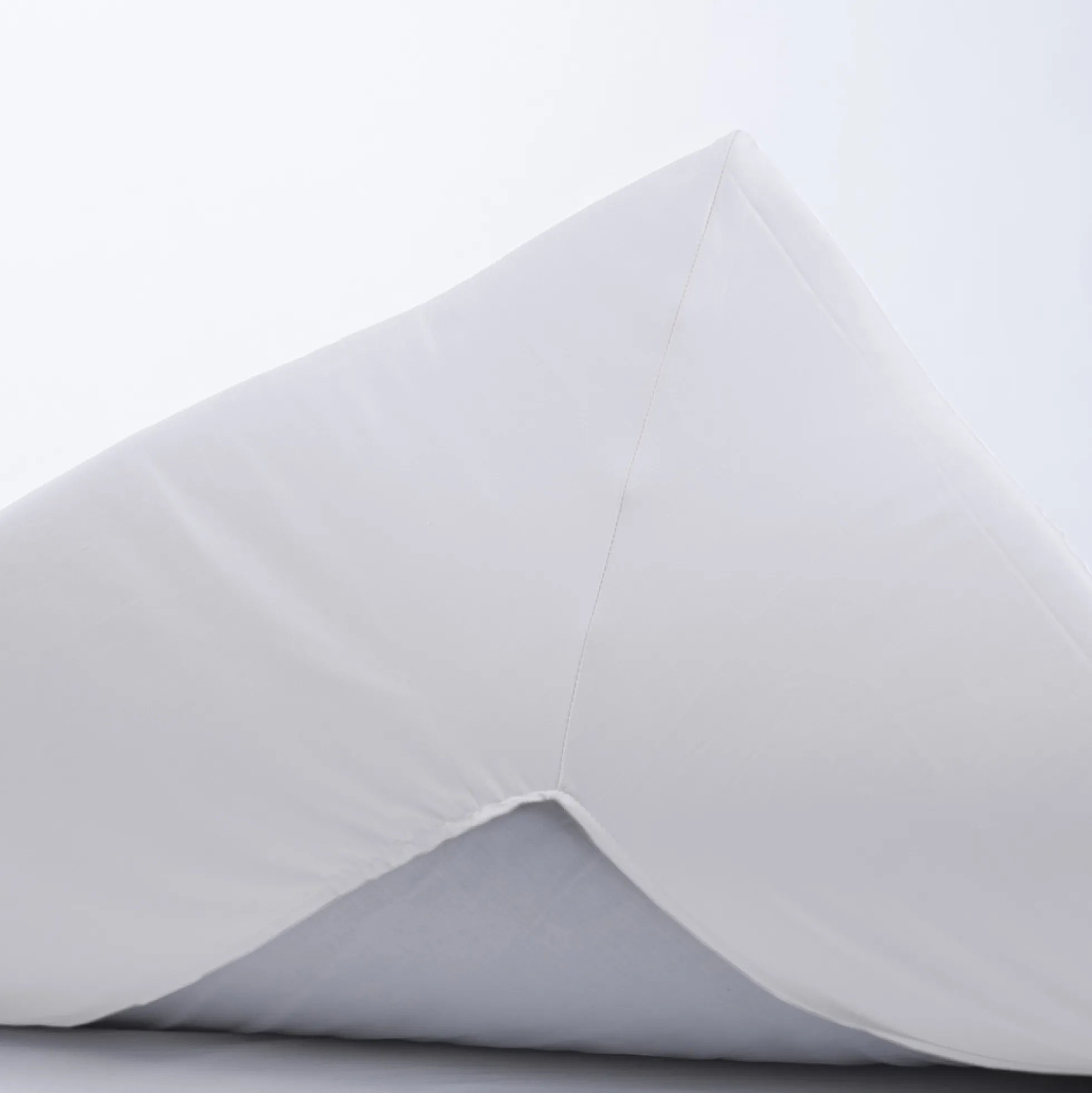 Kuvertlagen med U-split - 210x210 cm - Splitlængde 80 cm - Hvid - 100% Bomuldssatin - Borås Cotton