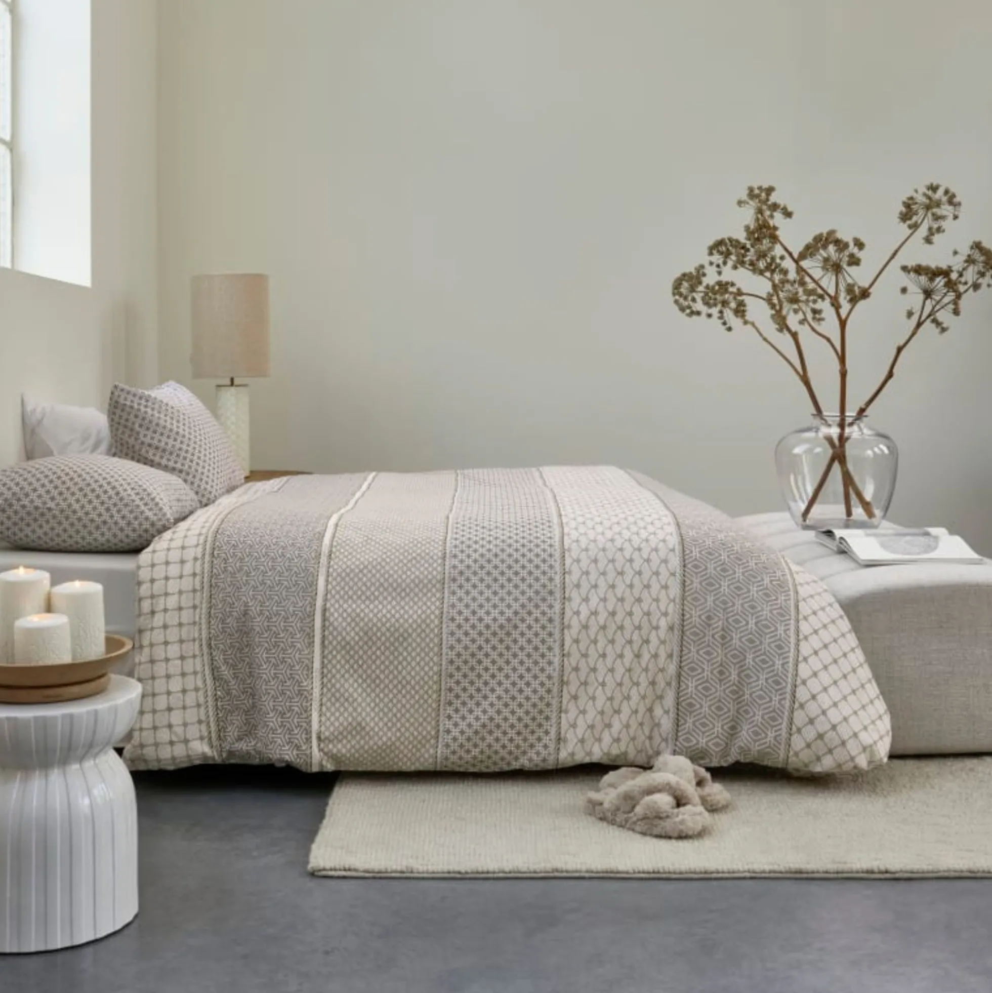 Mønstret sengetøj 140x200 cm - Sengesæt i 100% blød bomuld - Ropes Taupe - Riviéra Maison sengelinned